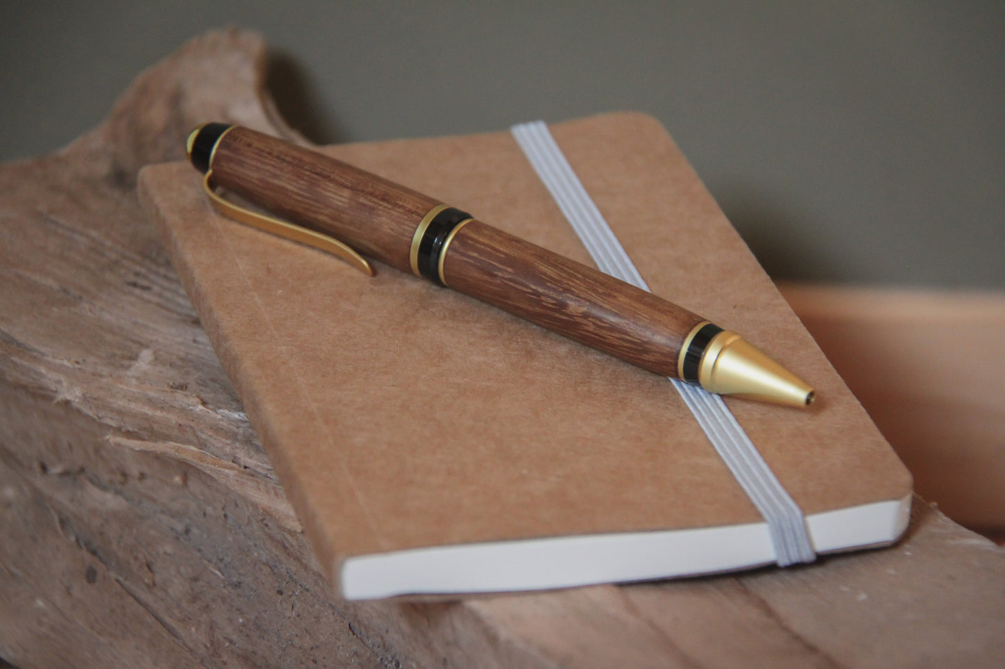 Houten balpen 'Julien' - irokko - satin gold