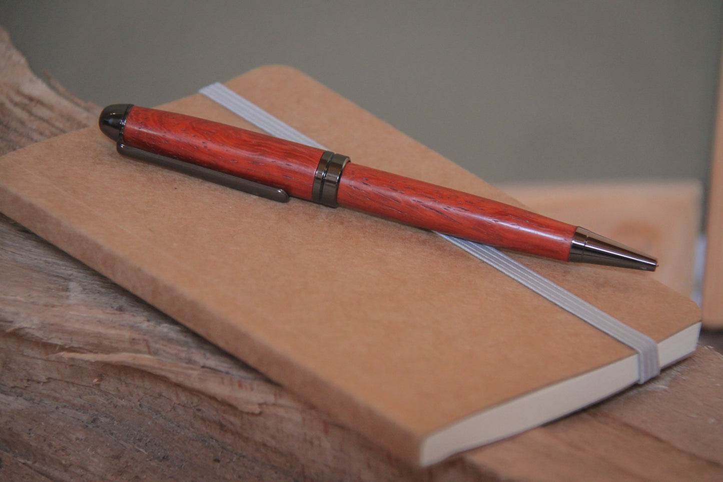 Houten balpen 'Josephine' - padouk - gun metal