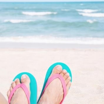 Droge hielen in sandalenseizoen? Zo verzorg je je voeten in de zomer