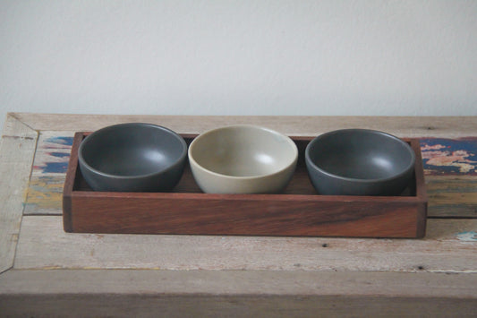 serveerbakje met 3 kommetjes - combo antique black/mushroom