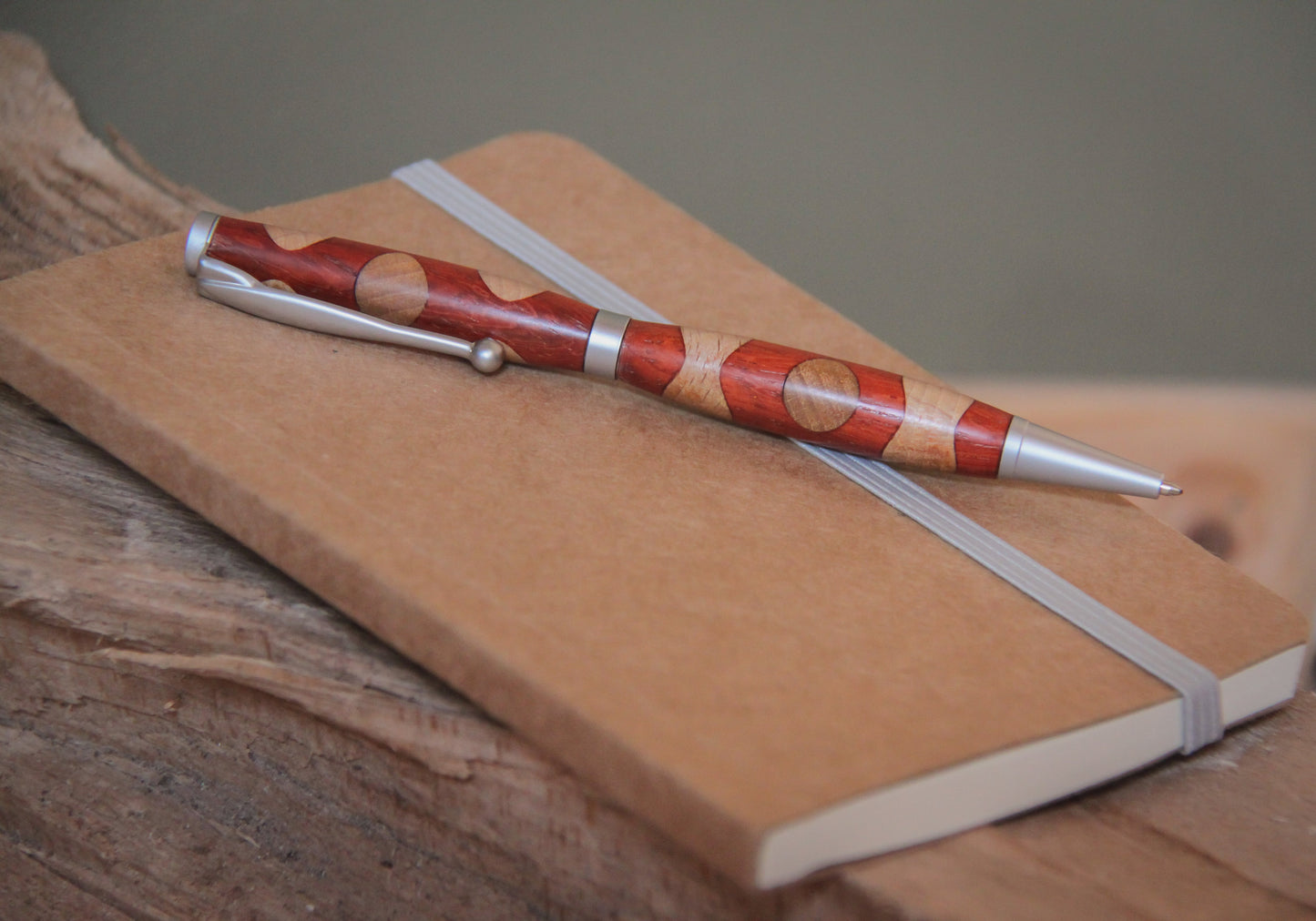 Houten balpen 'Louise special' - combo padouk-beuk - satin silver