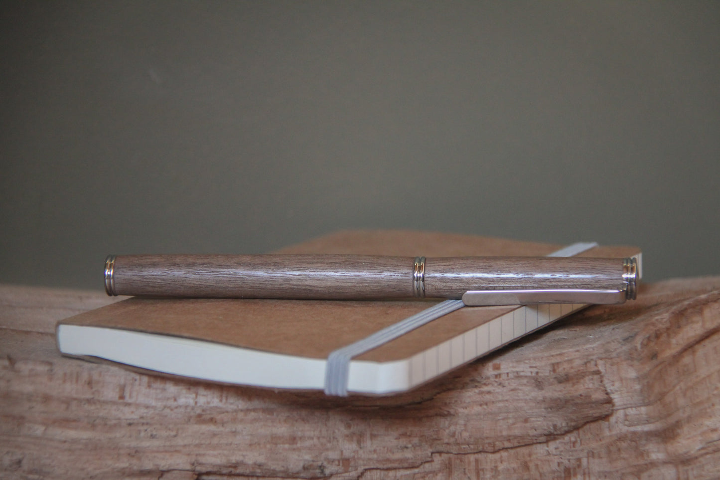 Houten vulpen 'Lucie' - notelaar - chrome