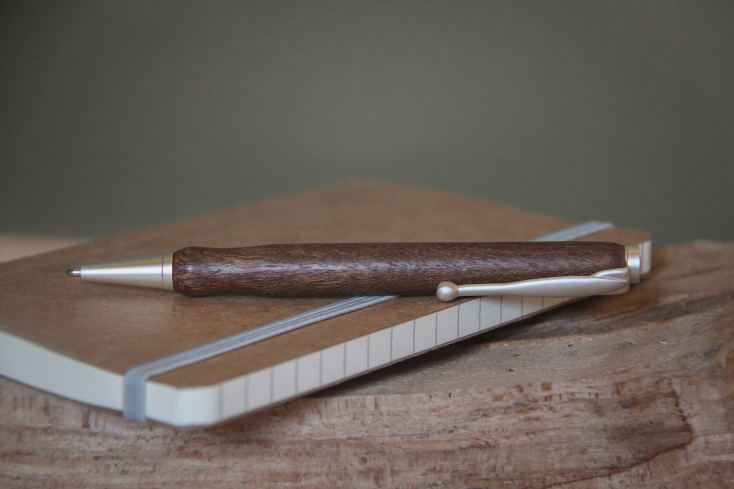 Houten balpen 'Berthe' - tropisch hardhout - satin silver